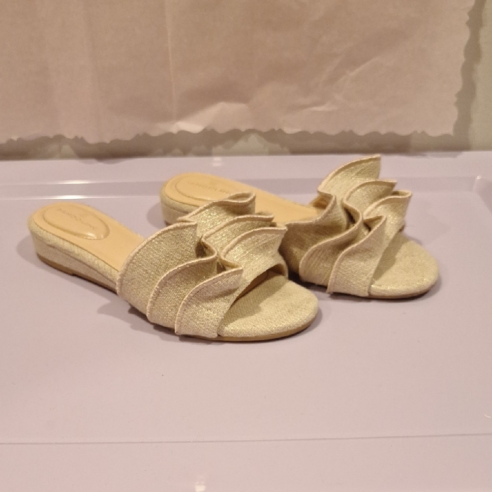 Bandolino Cream Textured Mules